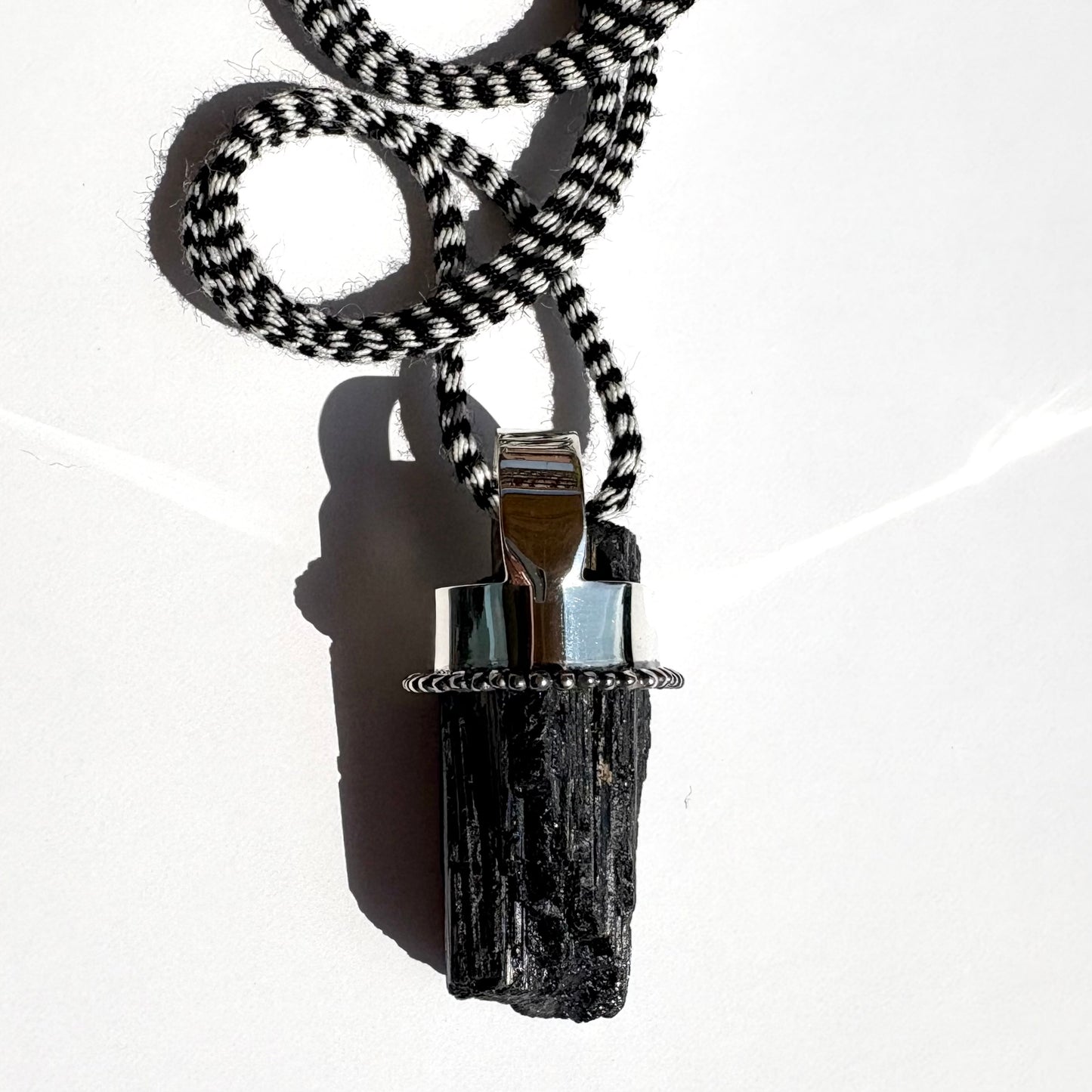 Collar turmalina + cordón de lana